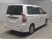 TOYOTA NOAH 2009