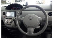 TOYOTA Sienta 2009